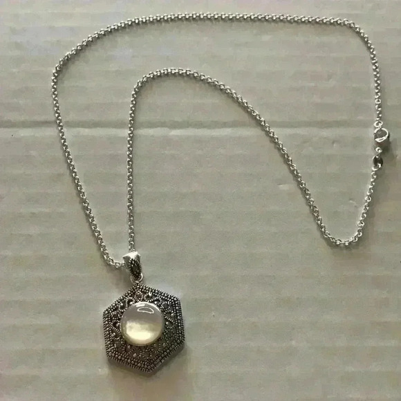 Macy’s new Marcasite Pearl filigree Pend Necklace - Picture 7 of 8